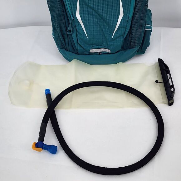 NEVO Rhino Hydration Backpack 18L Insulated with 3L Water Bladder NWOT - Picture 12 of 14